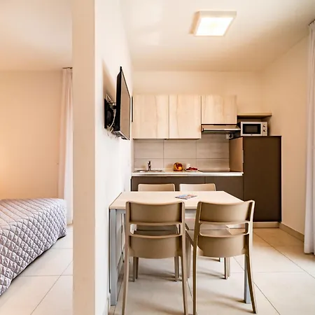 Iris Suite-2 By Interhome * ביביונה